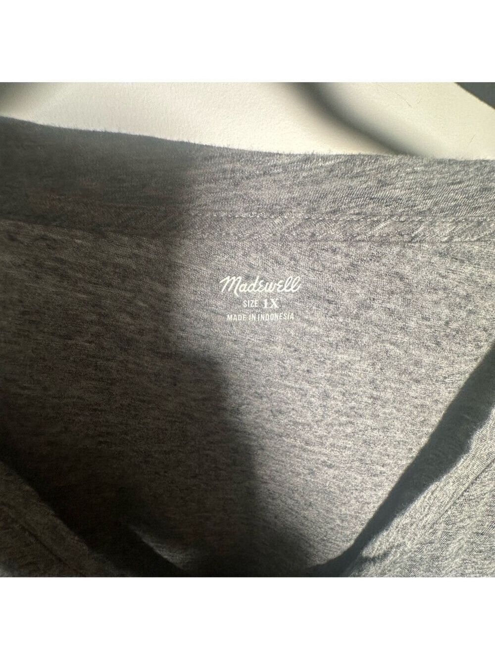 Madewell Heather Gray V Neck Tee 1X - Picture 2 of 4